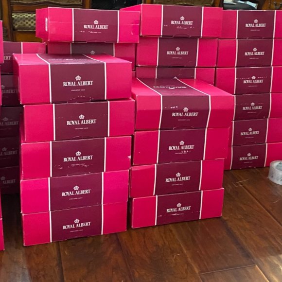 Royal Albert Rose Confetti 5-Piece Place Setting ( New with box) - Picture 9 of 9